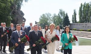 28cd1d82555e59983de4265f5d92142d.jpg