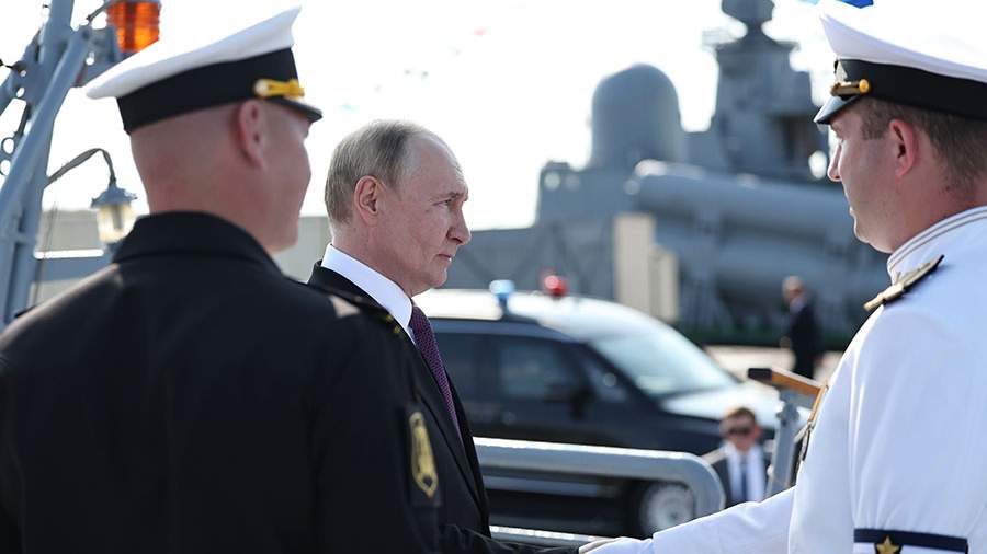 Путин поблагодарил экипаж фрегата «Адмирал Григорович» за отражение атак БПЛА